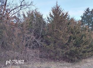 77 E Lakeview Dr, La Cygne, KS 66040