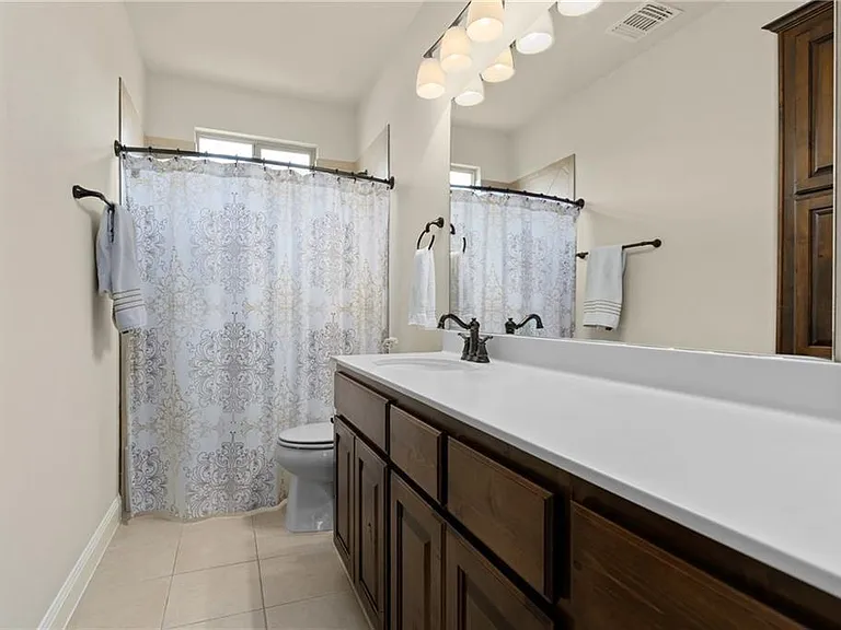 110 Oak Glen Cv — Photo 13