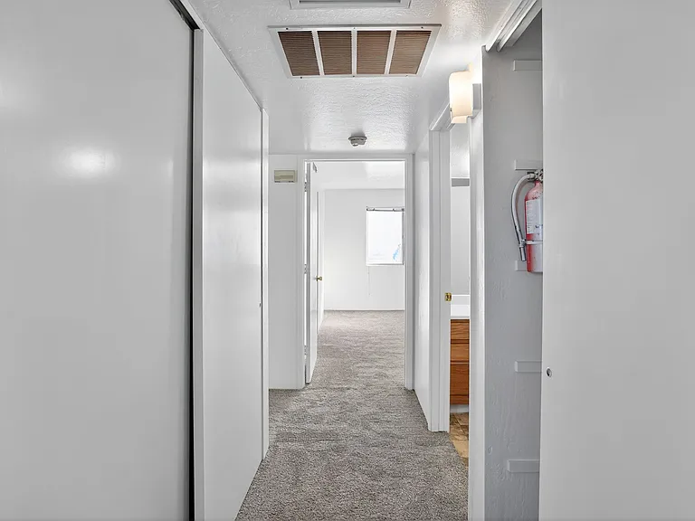 1048 N Old Chisholm Trl #B — Photo 9