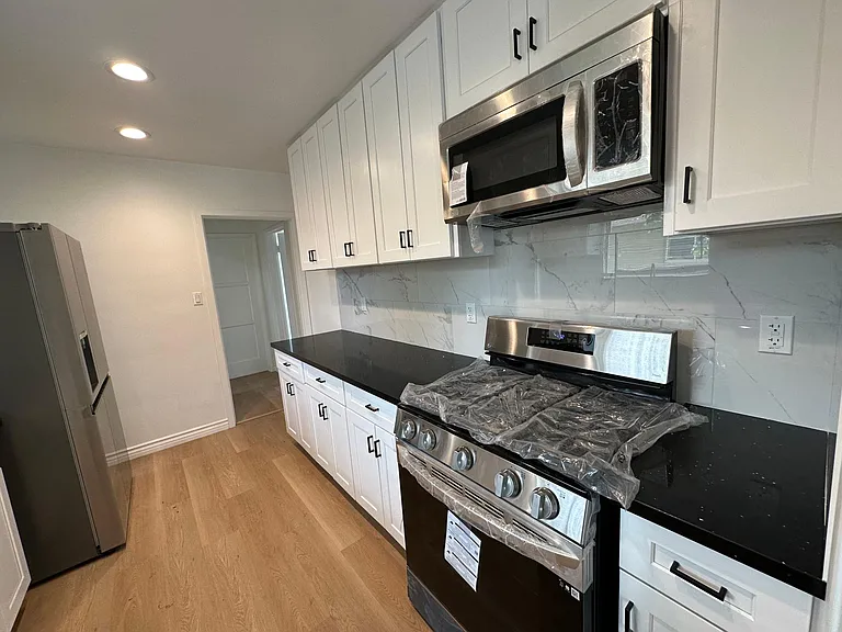 12612 Martha St — Photo 10