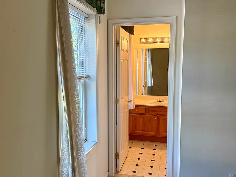 105 Acorn Ln — Photo 13