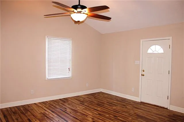 2 bed, 1.0 bath, 900 sqft, $1,500 — Photo 3