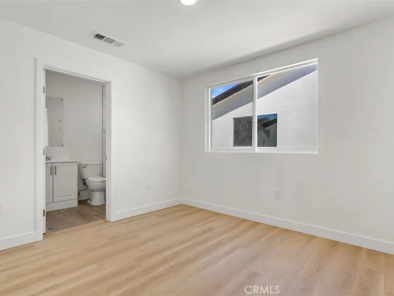 703 W 80th St — Photo 11