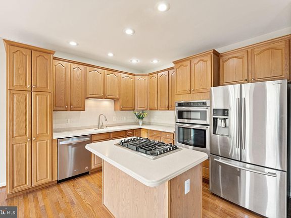 4th image of 21546 Trowbridge Sq