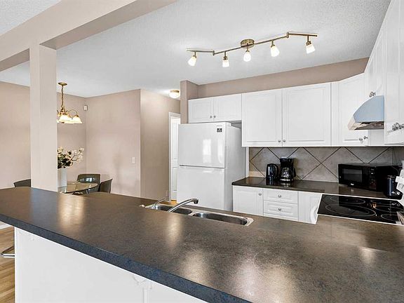 5th image of 17 E Country Village Cir NE