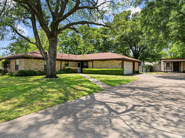 2803 Amberwood Dr, Longview, TX 75605