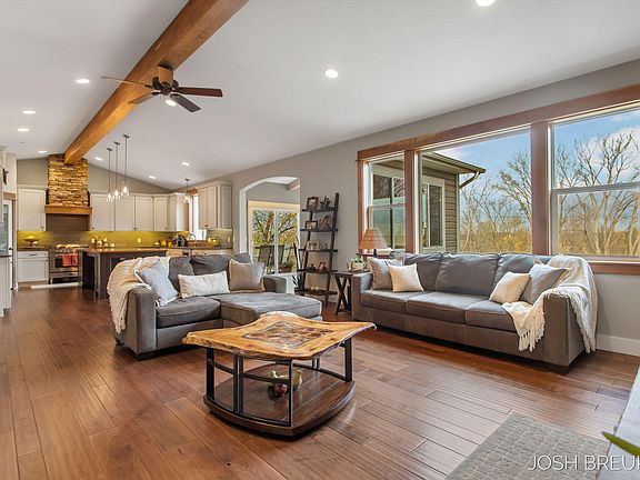 4th image of 937 Paw Paw Dr