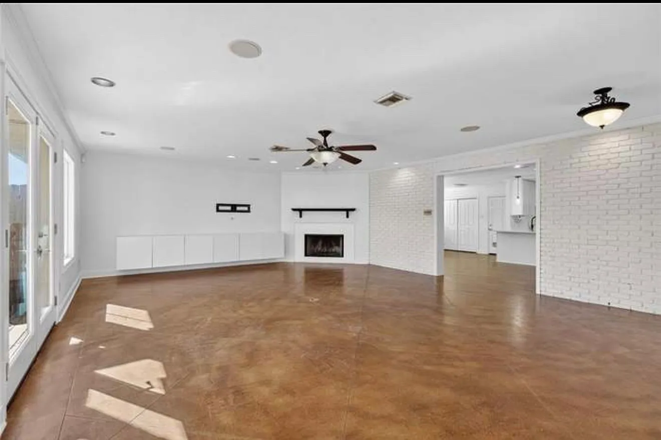 3 bed, 2326 sqft, $2,650 — Photo 3