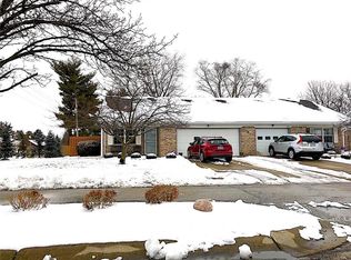 1006 E Apple Lake Dr, Greenfield, IN 46140