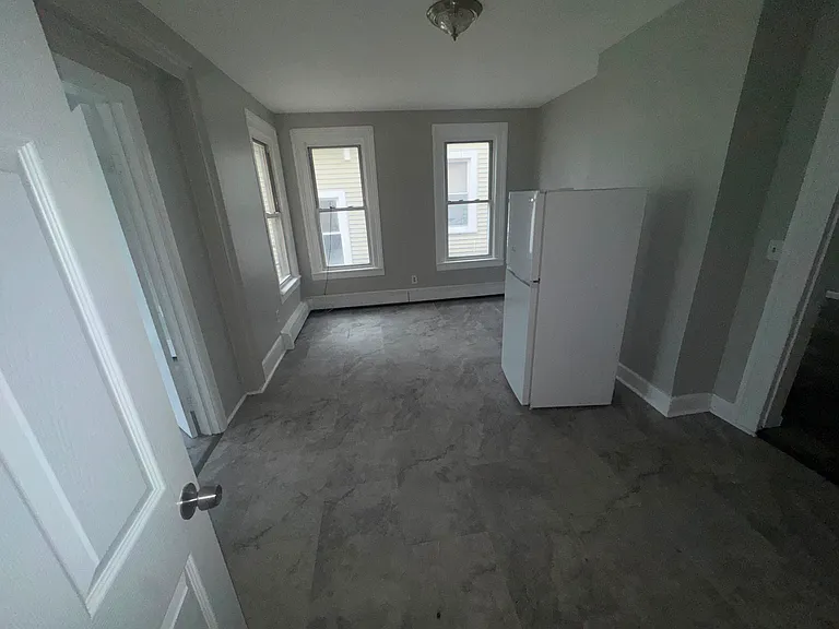 1092 E Main St — Photo 9
