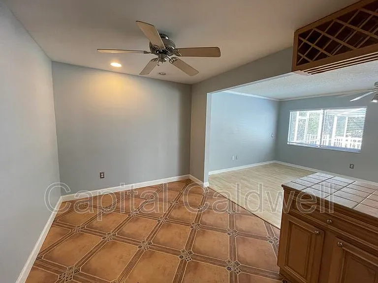 12813 Starling Dr — Photo 14
