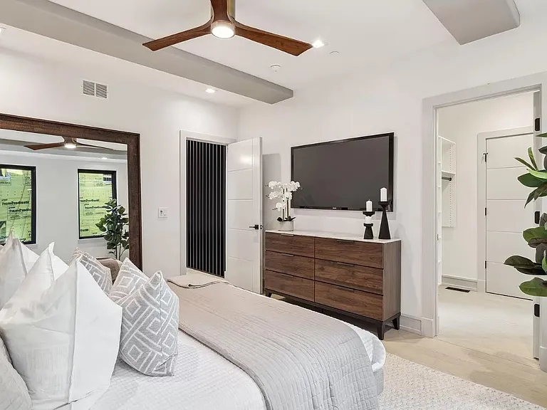 109 S Bonsall St — Photo 11