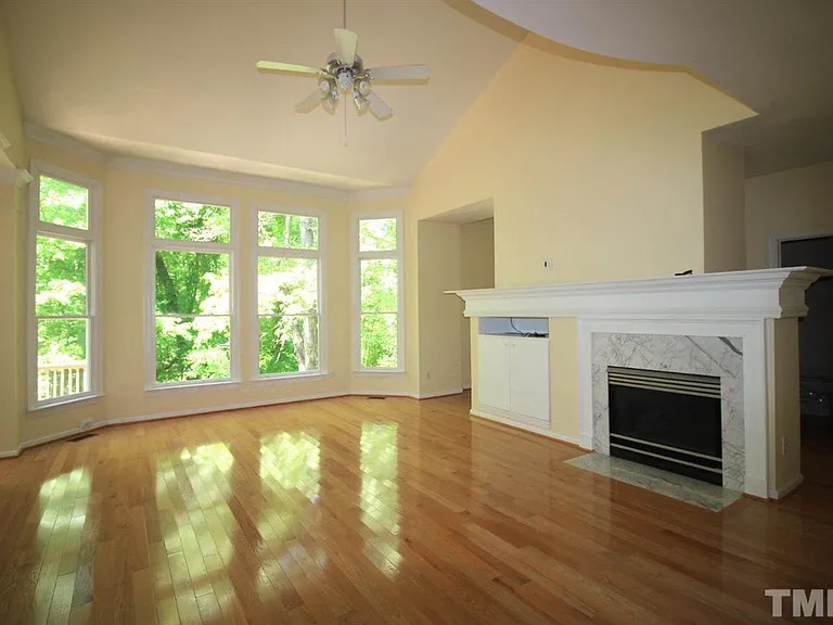 106 Bowers Ln — Photo 3