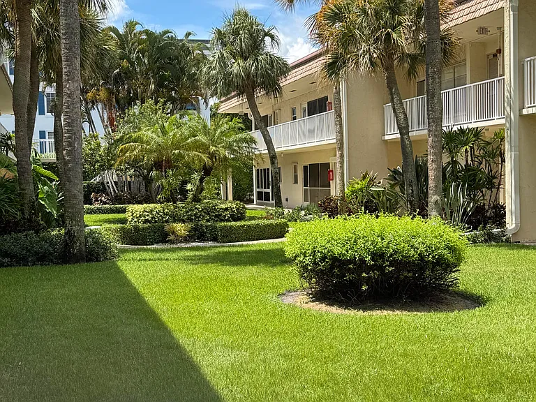 640 Snug Harbor Dr #F6 — Photo 3