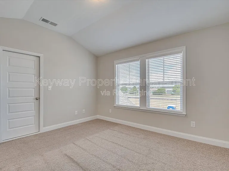 745 Bronze Way — Photo 10