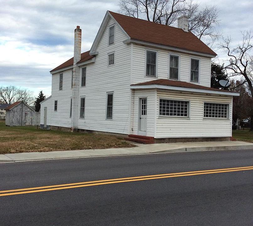 1st image of 113 E Main St
