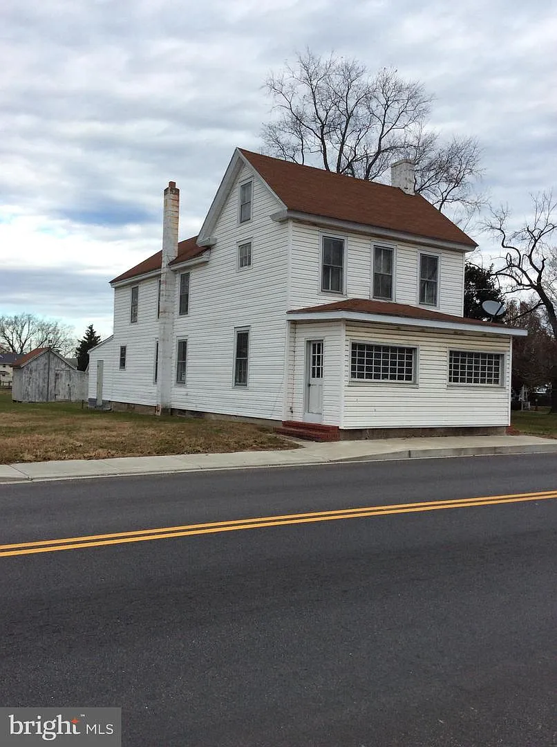 113 E Main St photo 1