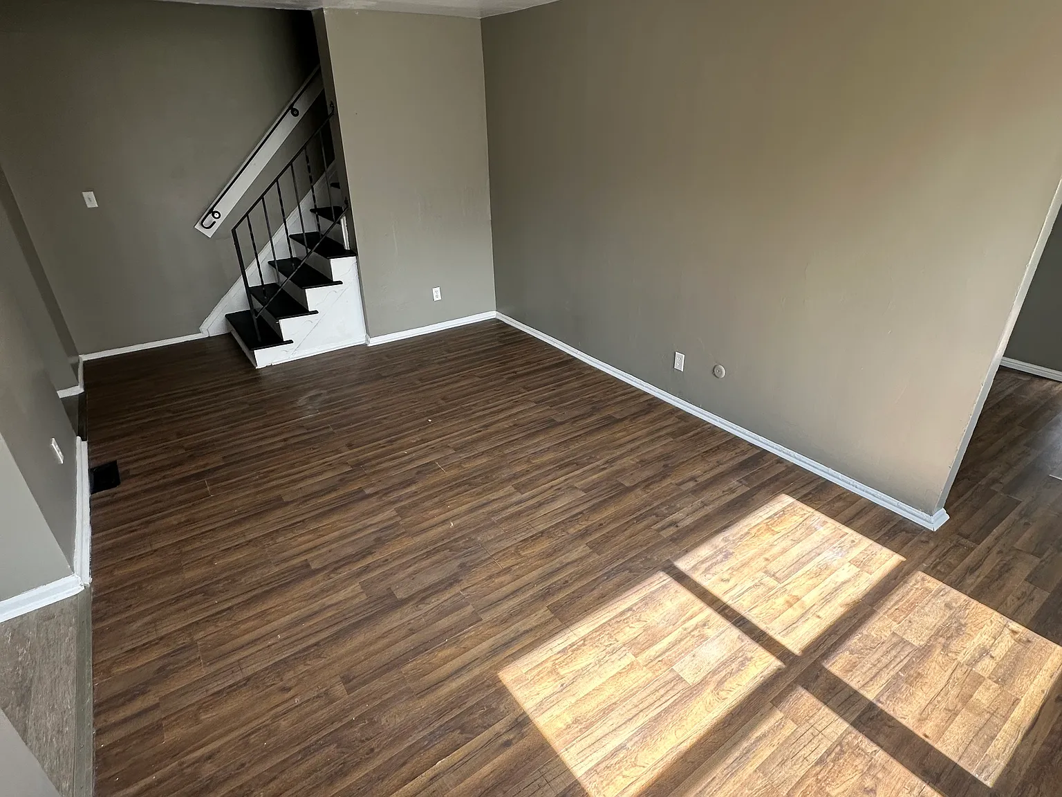 4 bed, 1.5 bath, 1474 sqft, $1,300 — Photo 2