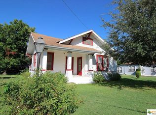 821 S Main St, Lockhart, TX 78644