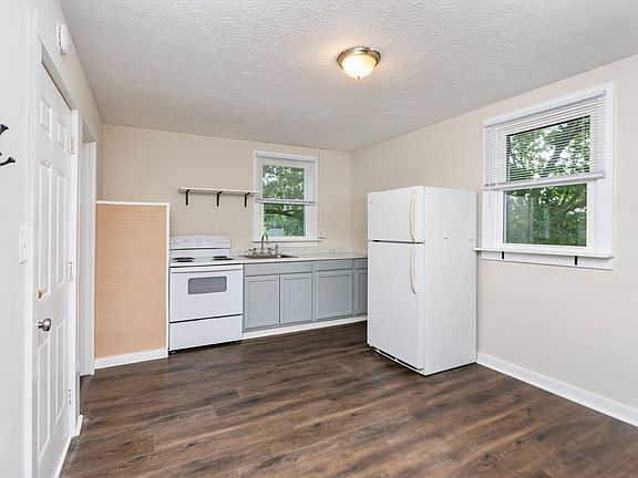 2nd image of 260 Port Republic Rd APT 6