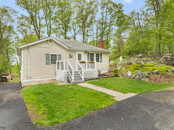 54 Stevens Trl, Hopatcong Boro, NJ 07843