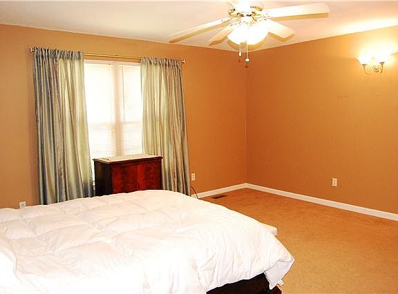 4th image of 716 Cayce Dr