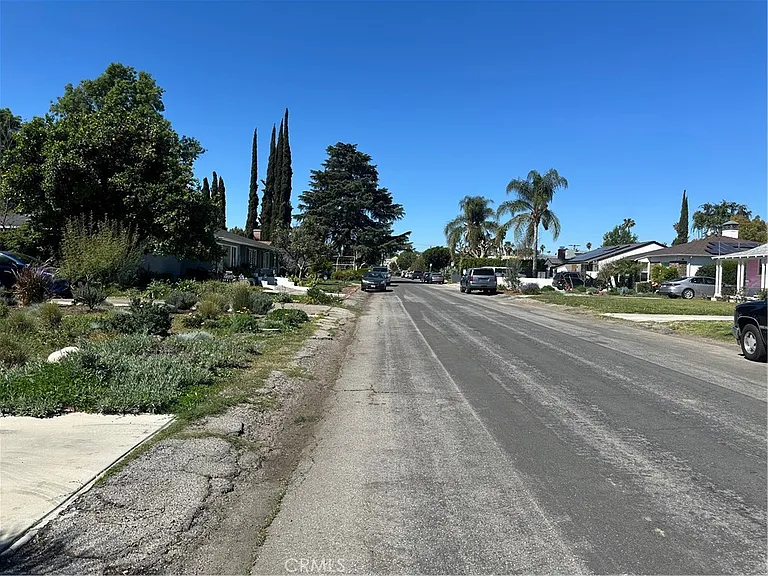 14325 Martha St — Photo 22