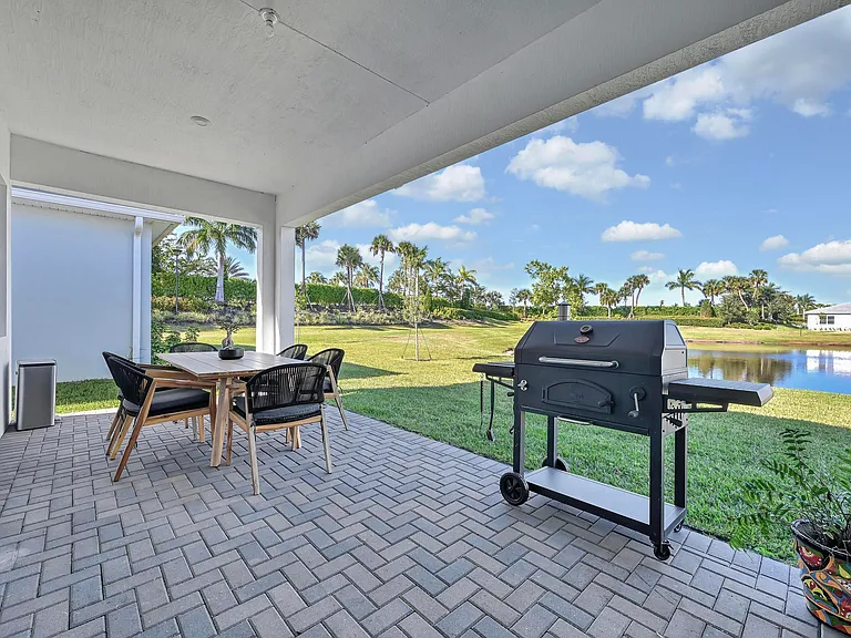 14185 SW Daphne St — Photo 30