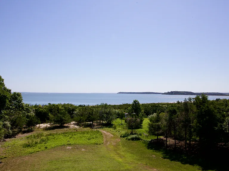 36 Gardiners Bay Dr — Photo 4