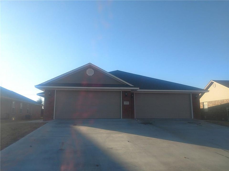 1st image of 1927A Plum Creek Ln