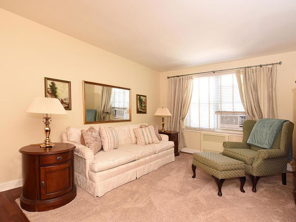 1st image of 3925 51st St APT 2F