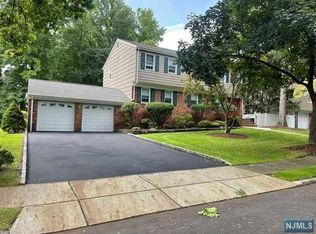 80 Colgate Ave, Paramus, NJ 07652