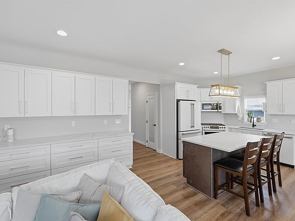 3rd image of 27615 Maryjane Ln E
