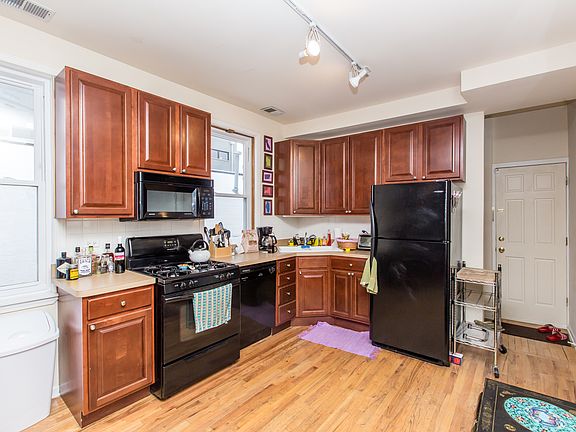 4th image of 1917 W Armitage Ave APT 2F