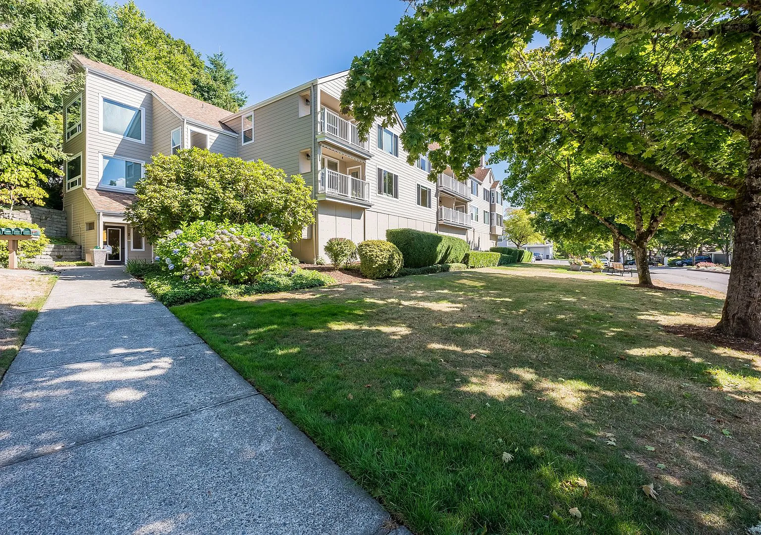 1bd/1ba Issaquah Condo — Photo 2