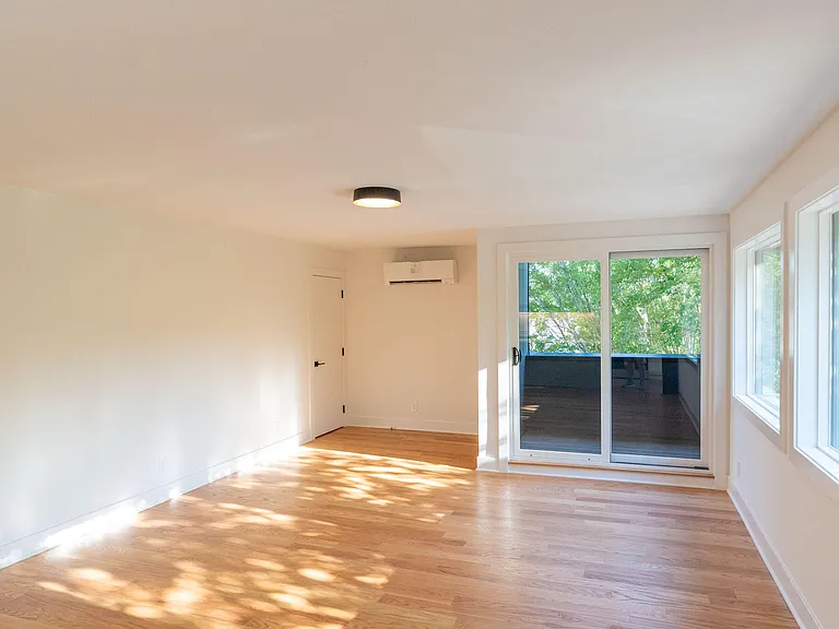 402 E Martin St — Photo 6