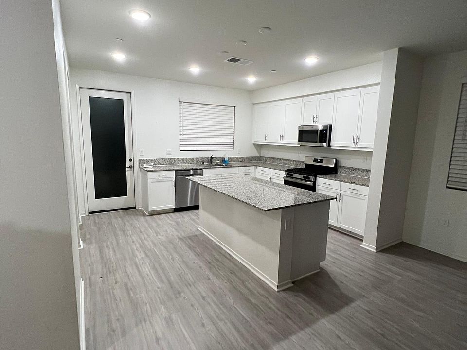 1st image of 5503 Sandcliff Ln #152