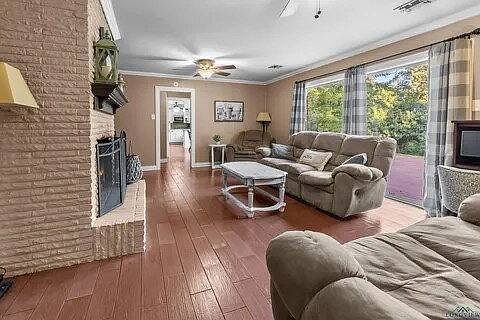 3rd image of 2515 Greenhills Dr