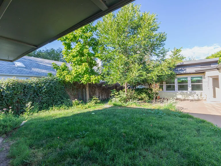 2601 S Ong St — Photo 31