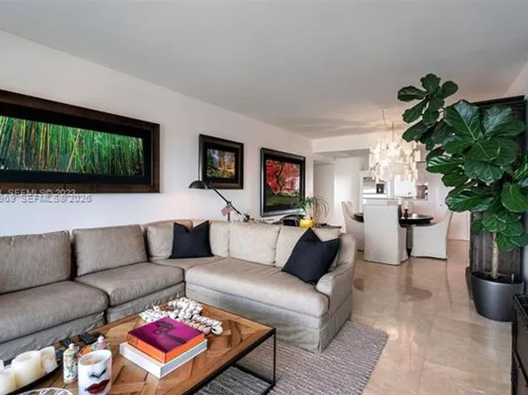 601 NE 36th St, Miami, FL