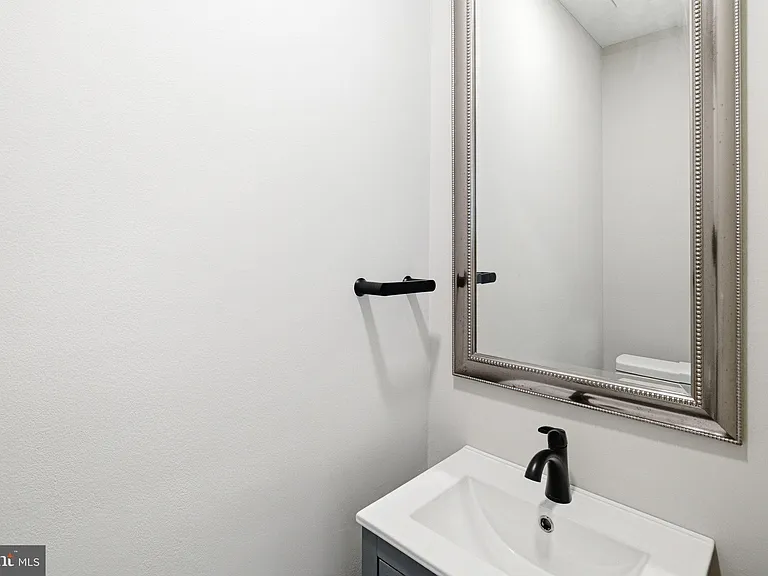 108 Allison Ct — Photo 9