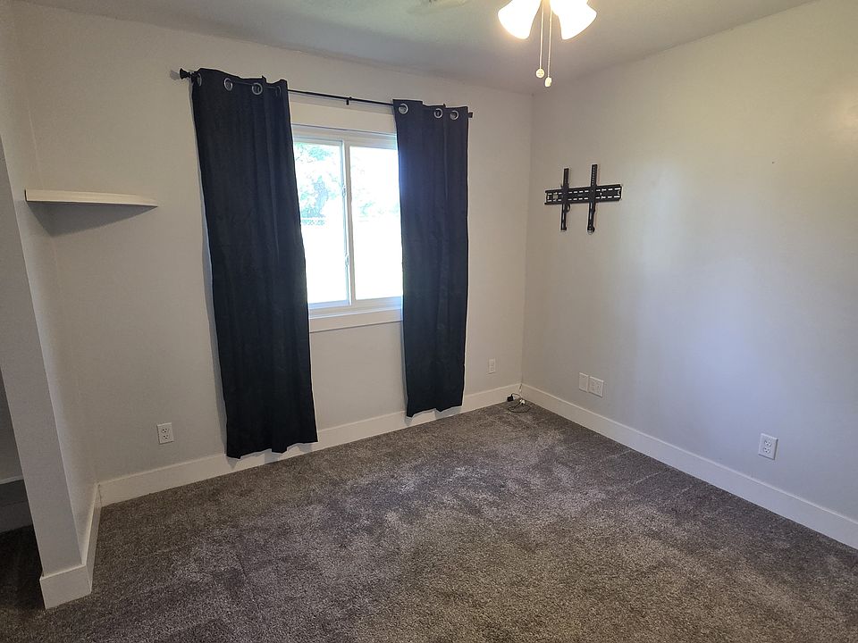 1st image of 401 Stallion Cir