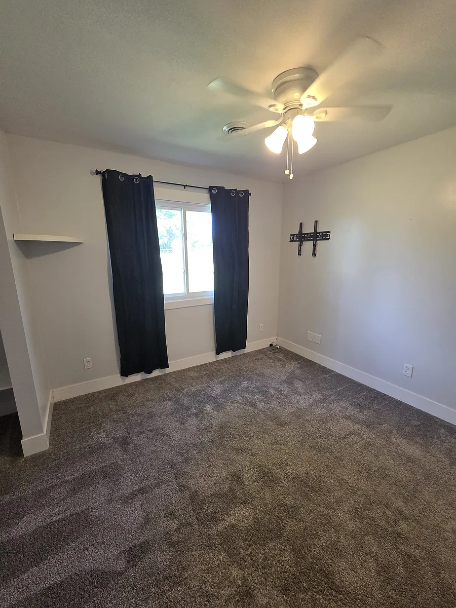 Building Photo - 401 Stallion Cir