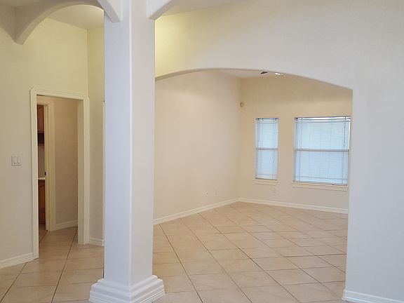 4th image of 944 Margarita Ln