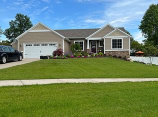 10884 Crowning Acres Ct NE, Rockford, MI 49341