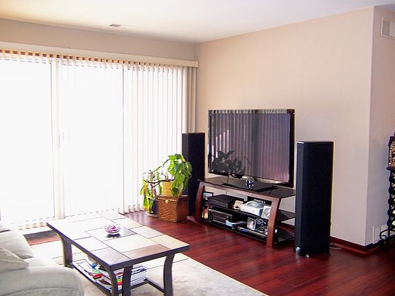 5th image of 9133 Sutton Ct #9133