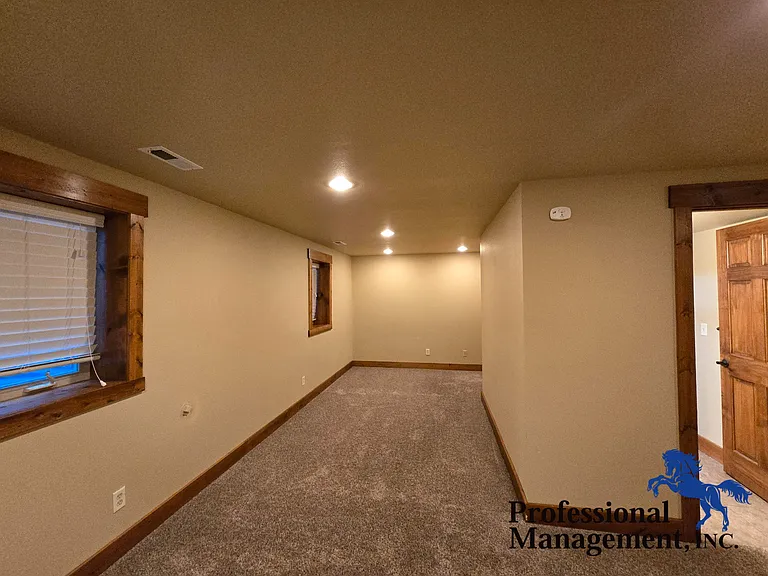 2035 Lake Hills Dr — Photo 9