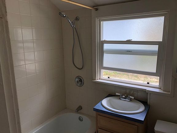 5th image of 1901 N Fife St #4