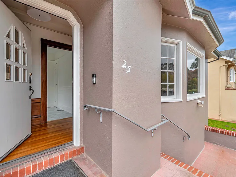 25 Merced Ave — Photo 2
