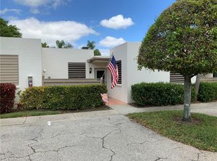 328 Springdale Dr, Bradenton, FL 34210